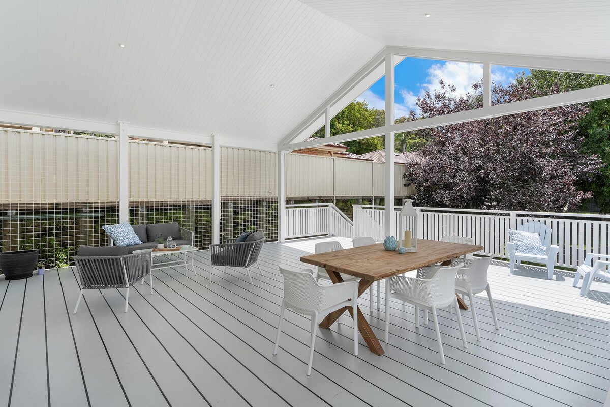 Covered alfresco with timber posts and dining setting